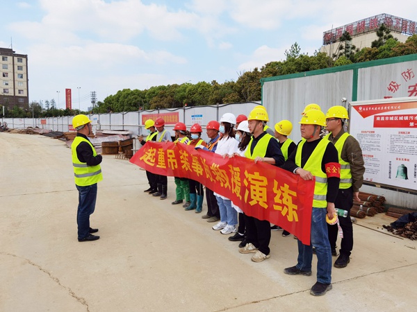 南昌市政建設(shè)集團污水全收集全處理項目開展起重吊裝事故應急救援演練6001.jpg
