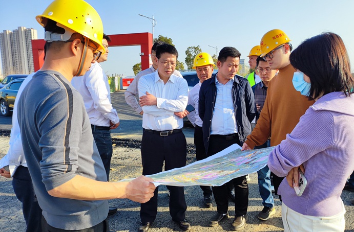市政公用集團(tuán)劉順保到朱橋東路項(xiàng)目、昌東三路項(xiàng)目、秦坊安置房項(xiàng)目調(diào)研