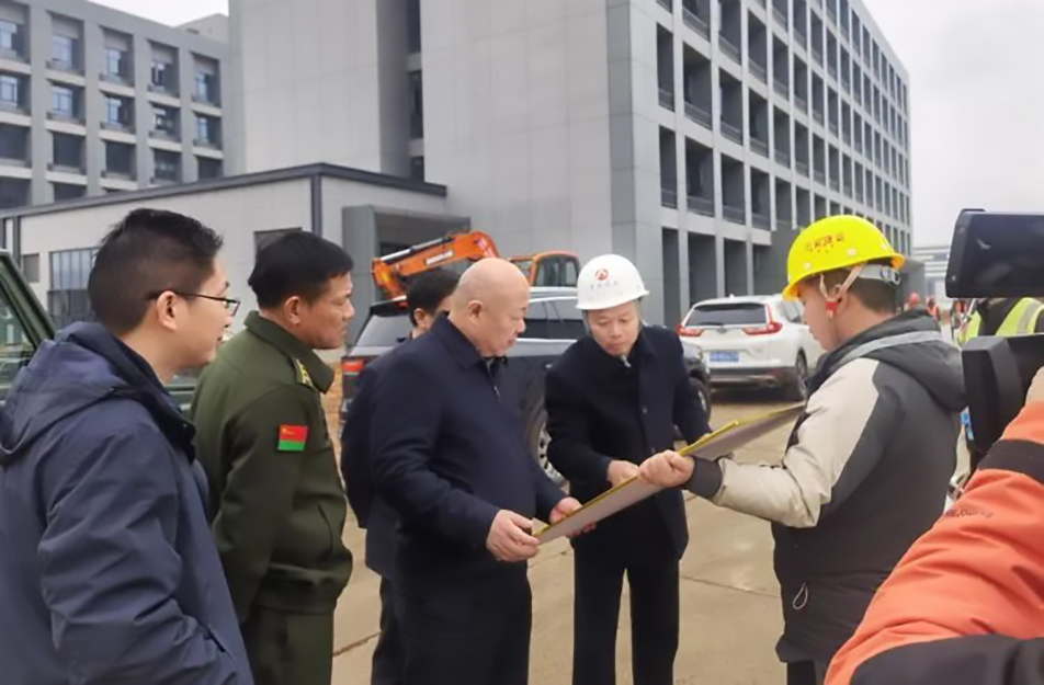 新建區(qū)人大常委會黨組書記、主任錢和平來到市政綠色建材科技產(chǎn)業(yè)園項目調(diào)研