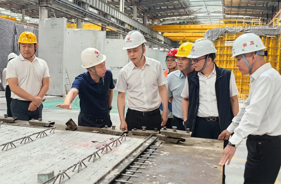 葛威敏到綠色產(chǎn)業(yè)園、新建區(qū)人民醫(yī)院二部項目調研
